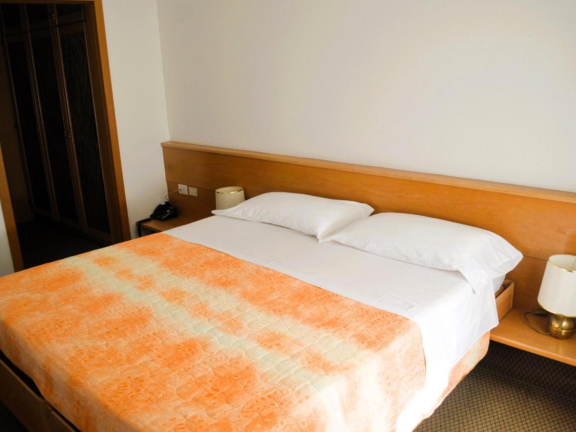 Hotel Villa Regina Levico Terme Exterior photo