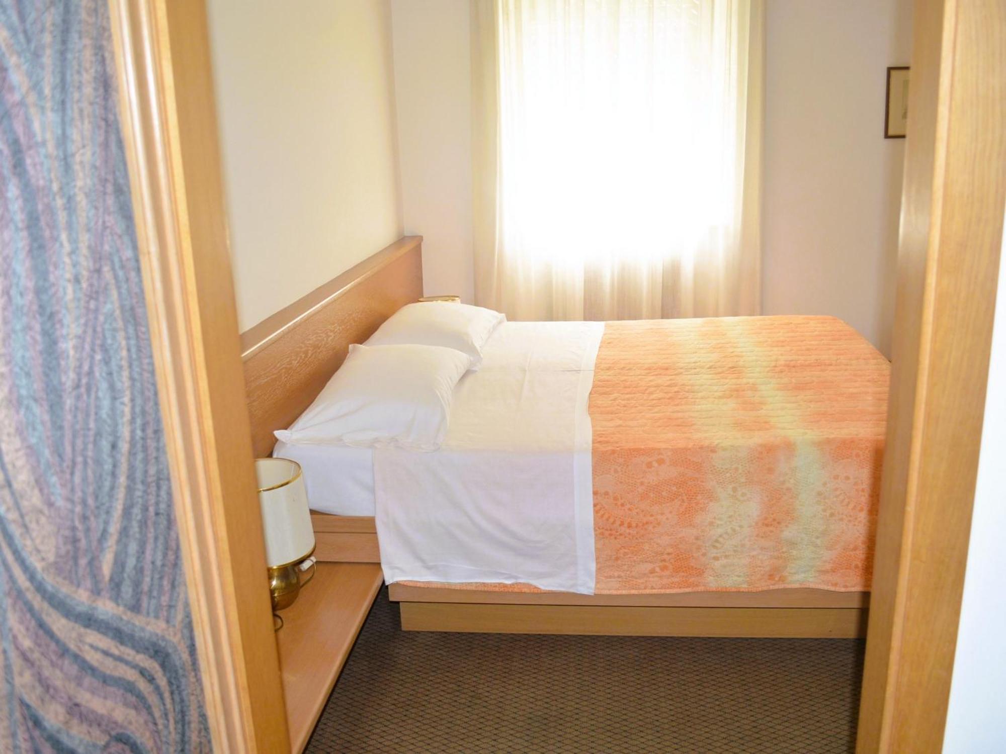 Hotel Villa Regina Levico Terme Exterior photo