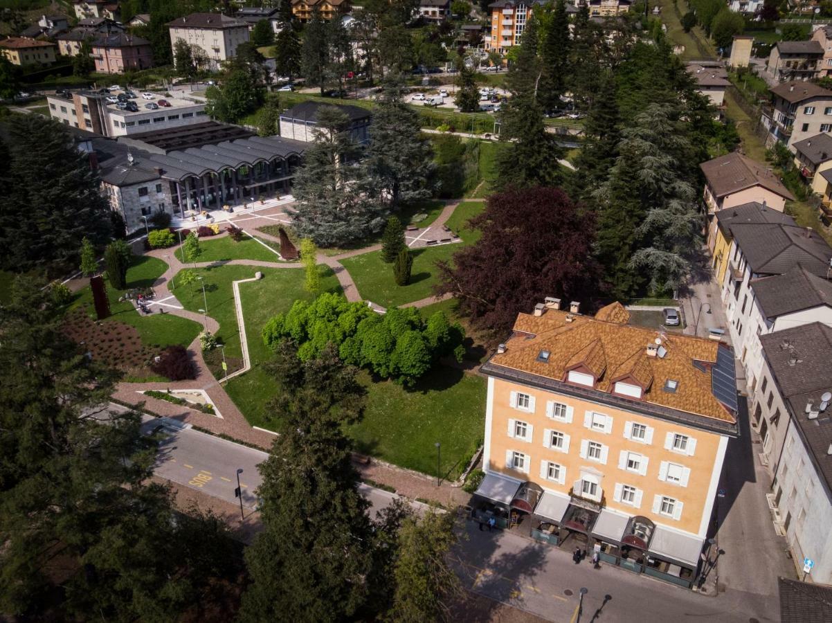 Hotel Villa Regina Levico Terme Exterior photo